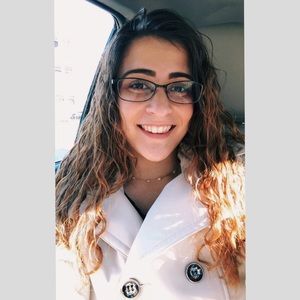 Meet your Posher, Olivia